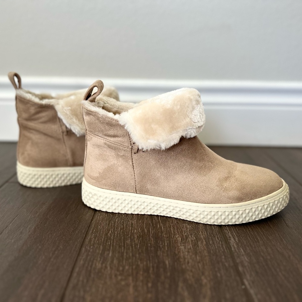 Aerosoles Tan Suede Ankle Boots with Fur Lining